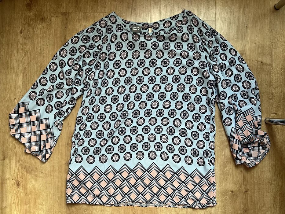 Nowa bluzka zwiewna z geometrycznym wzorem grey wolf