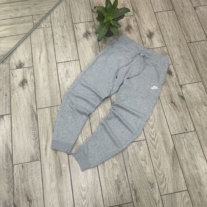 Штани Nike сірі спортивні