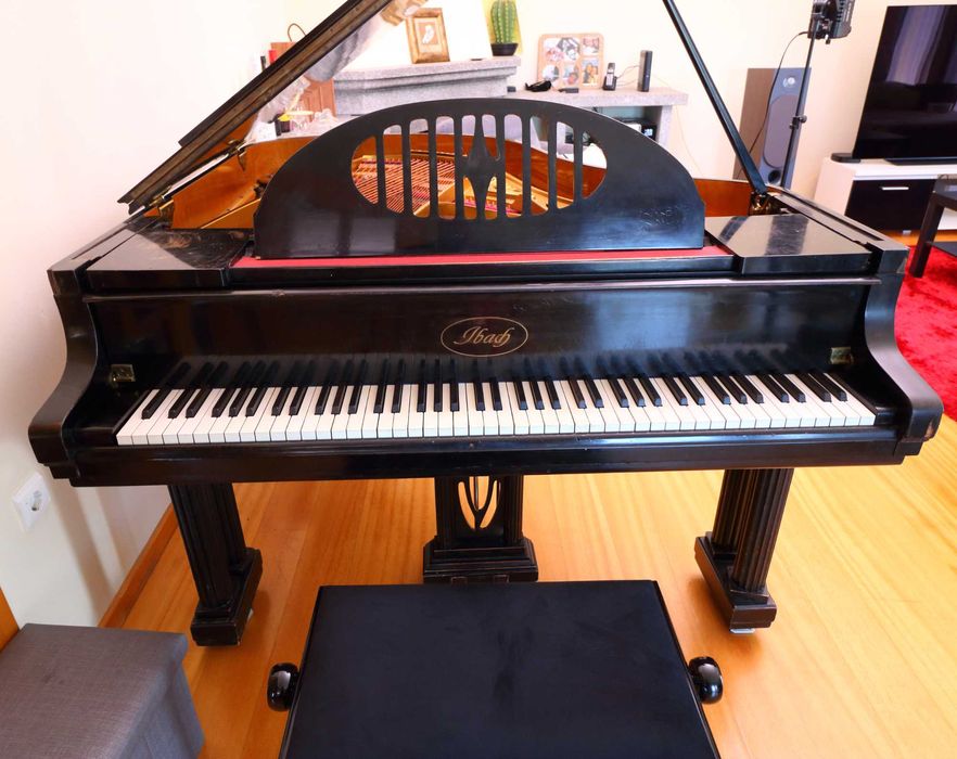 Piano de Cauda Ibach Baby Grand – relíquia com som lindíssimo