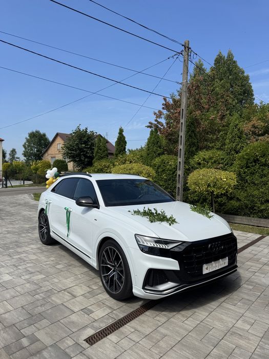 Wynajem eleganckiego Audi Q8 do ślubu | Białe Audi Q8 S line Quattro