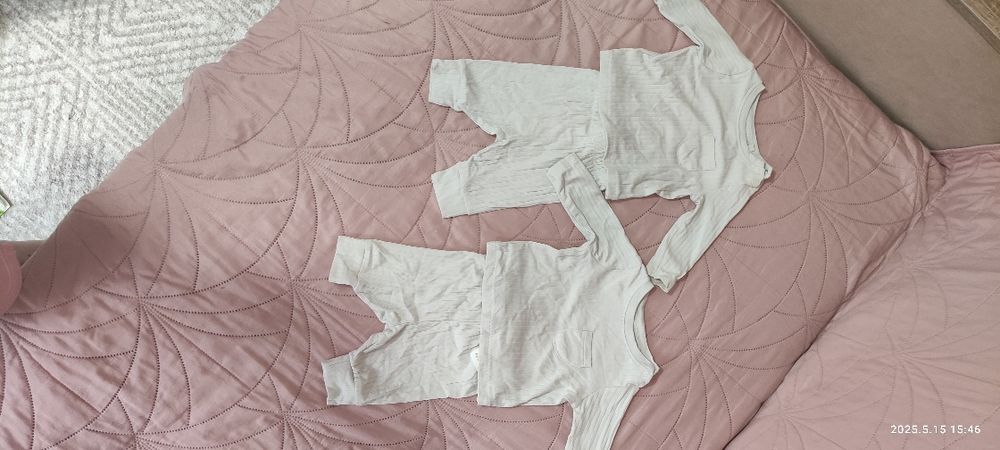 Продам легесенькі костюмчики 56 розмір