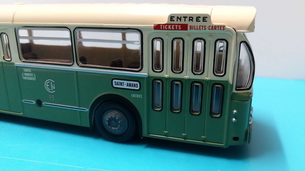 Brossel Leyland 55 Bus Valenciennes-France: Hachette/IXO escala 1/43