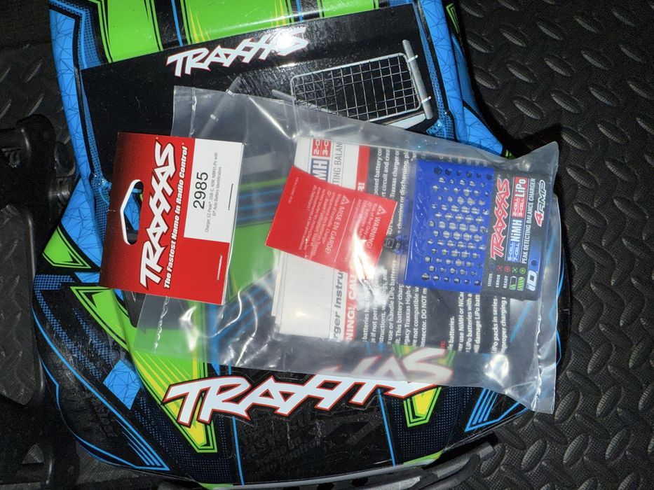 Продам зарядку 2985 Traxxas EZ-Peak USB-C iD 4A 40Вт зарядний пристрій