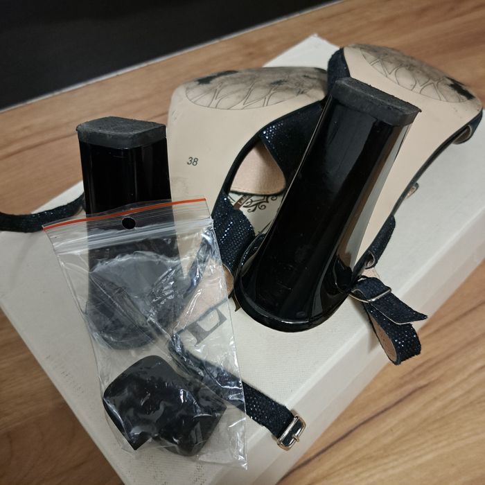 Sandały błyszczące