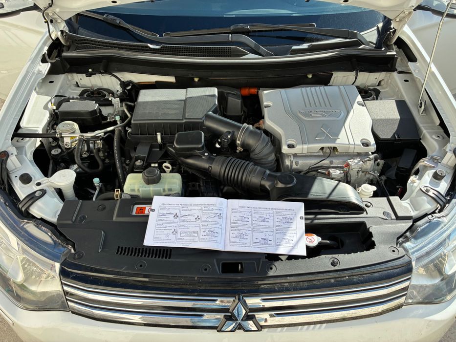 Mitsubishi Outlander 2.0 PHEV Instyle (2014)