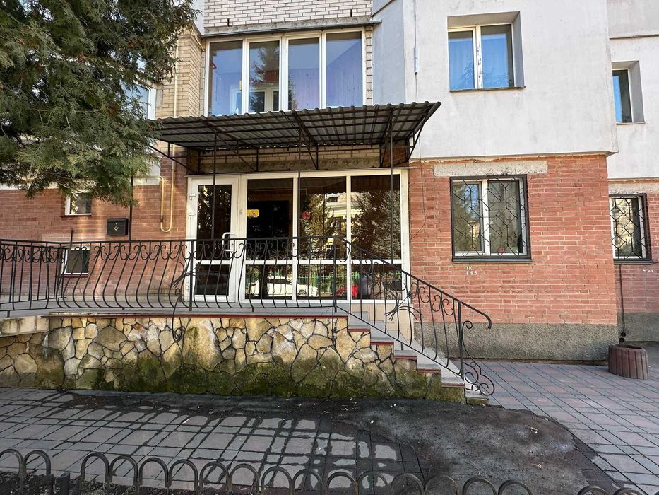 Продаж комерційного приміщення на Ближньому Замості