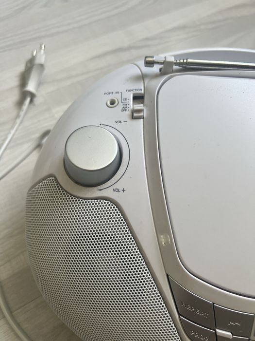 Магнитофон LG SB16W с дисководом