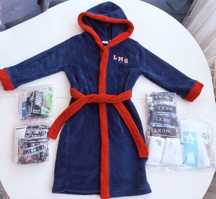 Набір 5-6 років: плюшевий халат, труси-боксери Next 11 шт, 4 майки