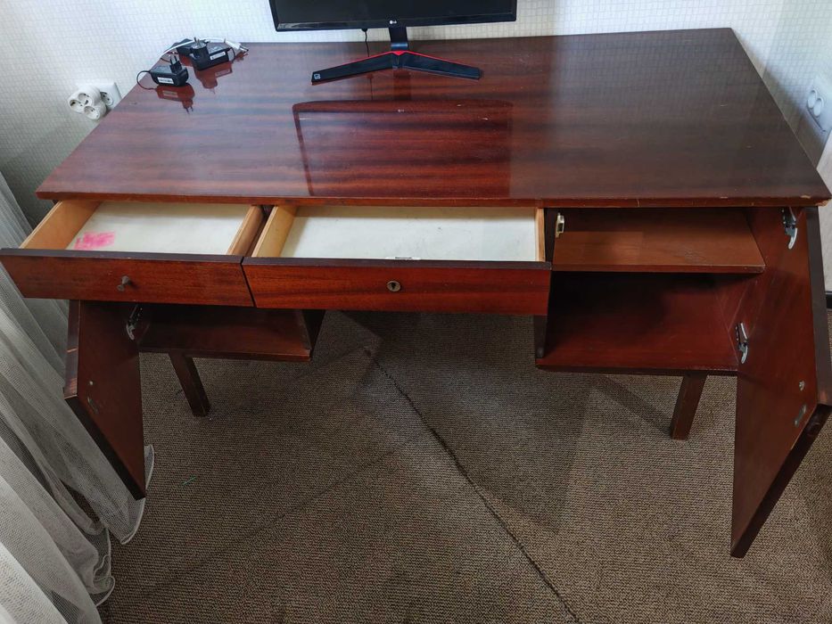 Продам письменный стол БУ.