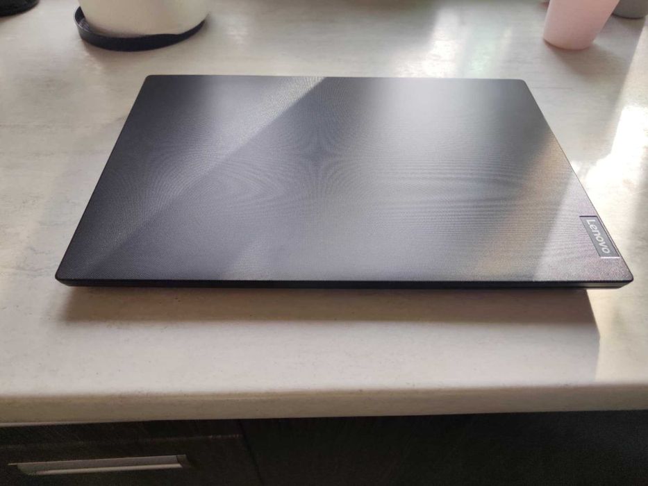 Sprzedam nie używanego Laptopa Lenovo V15 G4