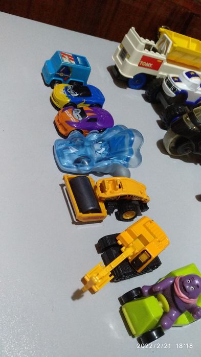 Дитячі іграшкові машинки