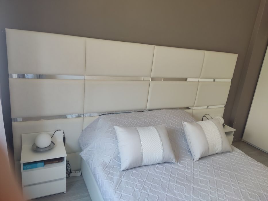 Cama Casal com Arrumação + Cabeceira 3,10m por 1,60 altura + 2 Mesinhas de Cabeceira | Excelente Estado