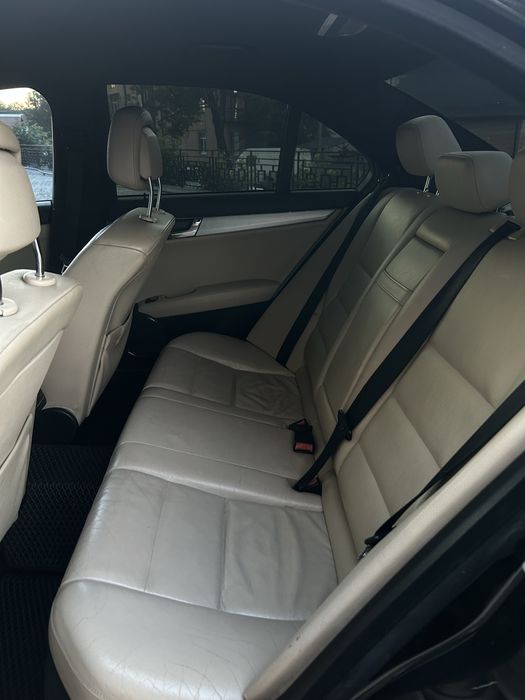 Mercedes-Benz C-220