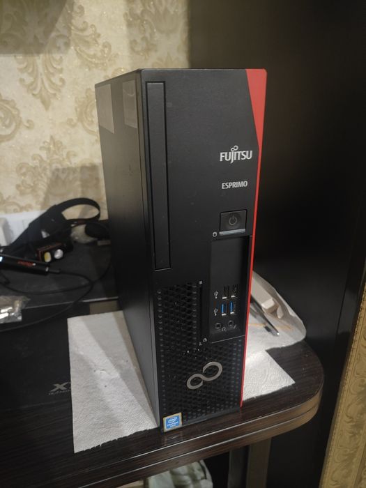 Fudjitsu D538 SSF Intel i5-8600