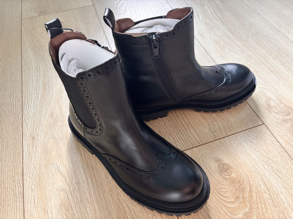 Skórzane botki z dziurkowaniem, Zara r.34, czarne