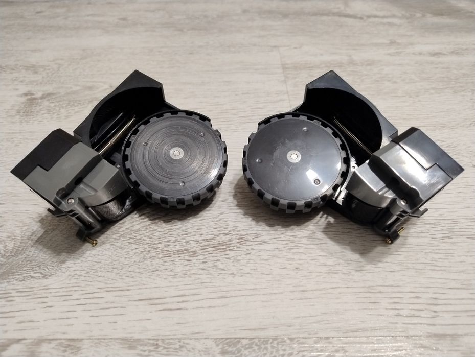 Zestaw Kół Lewe ,L' + Prawe ,R'  Irobot Roomba e5 e6 i3 i5 i7 i8 j5 j7