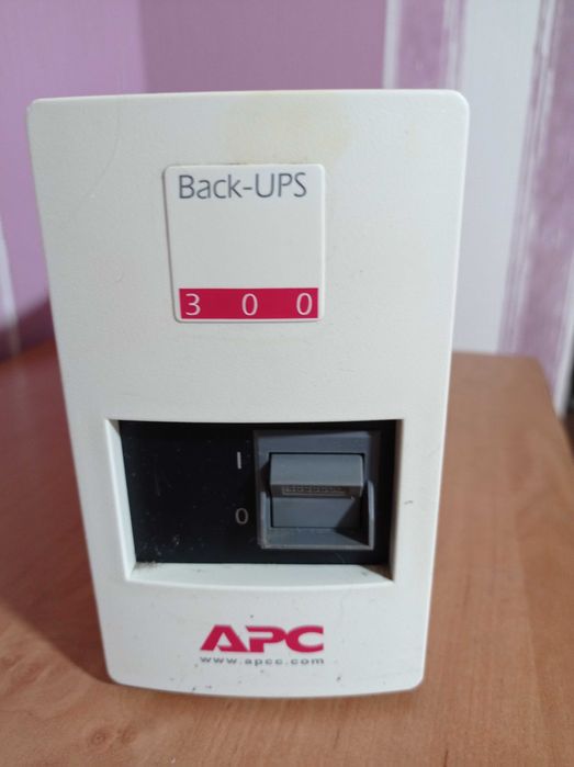 Источник бесперебойного питания АРС .Джерело безперебійного живлення.
