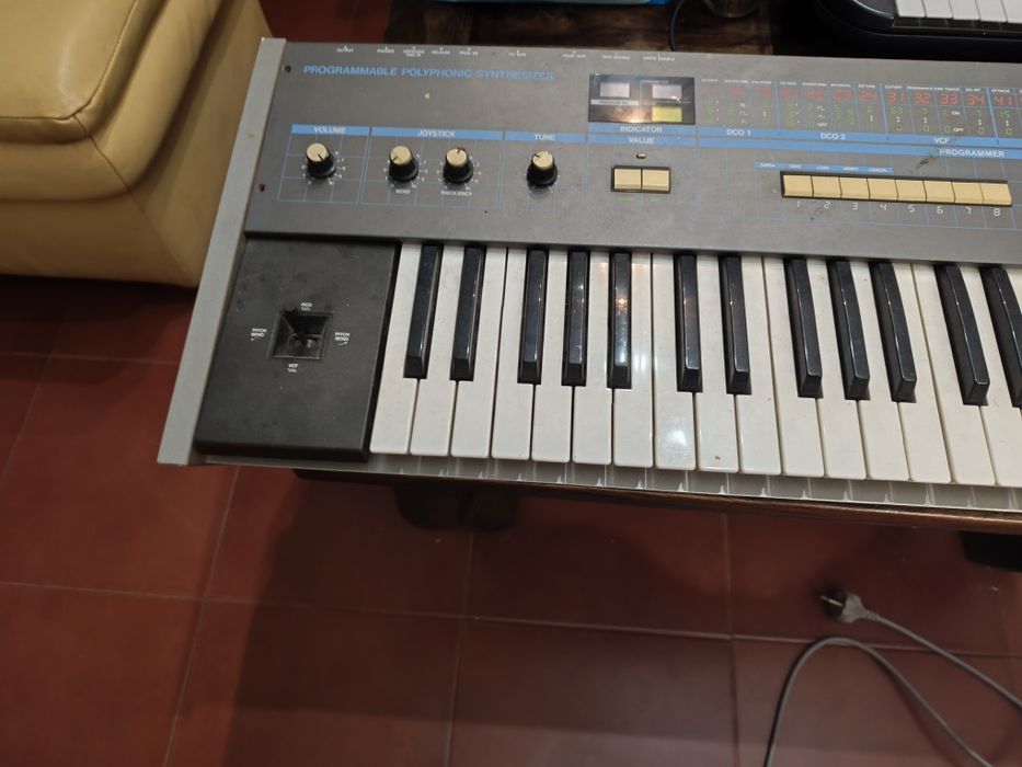 Sintetizador analógico Korg poly-61