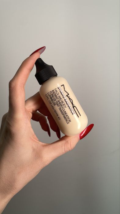 Podkład MAC studio radiance C0