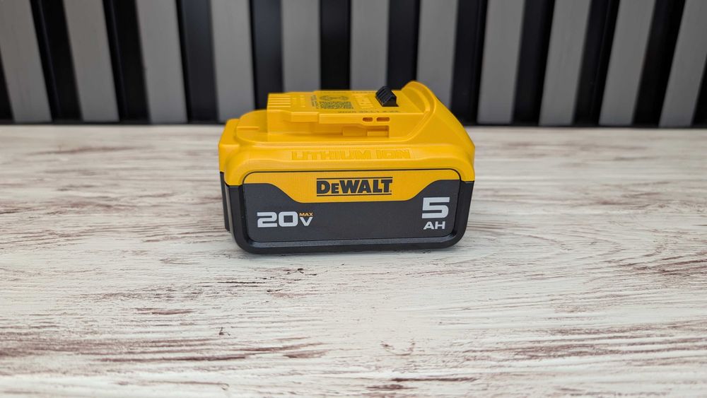 Акумулятор батарея DeWALT DCB205 5Ah