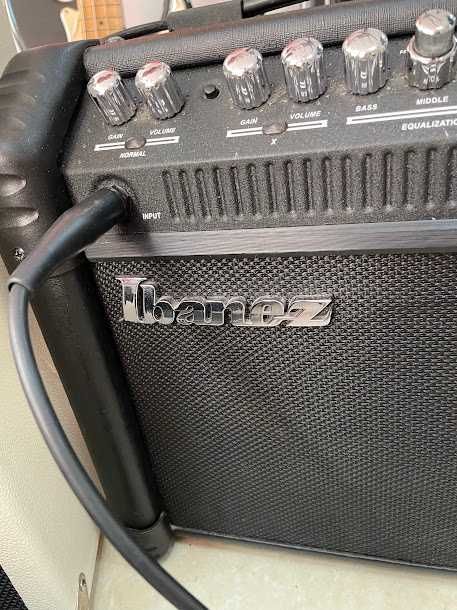 Продам комбік IBANEZ TBX15R. Все працює. Реверберація.