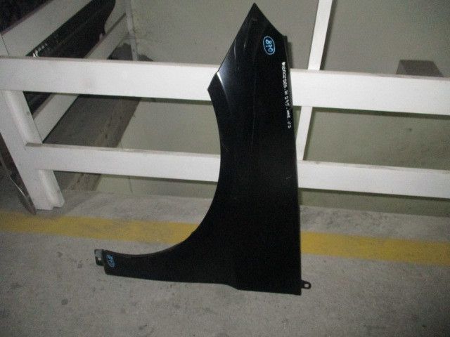 Guarda-lamas esquerdo MERCEDES-BENZ Classe B (W245)