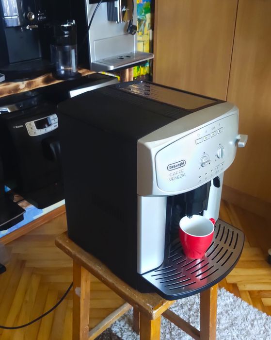 Кавомашина /кавоварка /кофемашина  Delonghi 2600 ECO з Німеччини ідеал