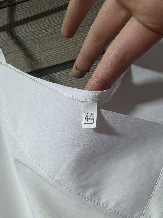 Продам белую нарядную майку