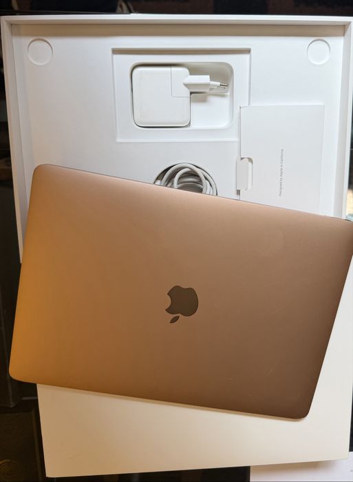 MacBook Air de 13 polegadas, modelo A2179, com processador Intel Core i3 de 10.ª geração, 8 GB de RAM  e SSD 128 GB