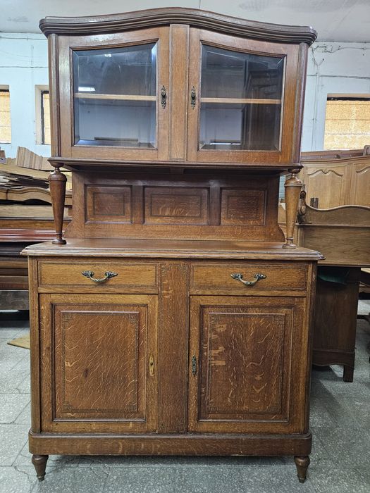 Stary kredens z Francji /