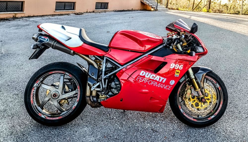 Vendo belíssima Ducati 996