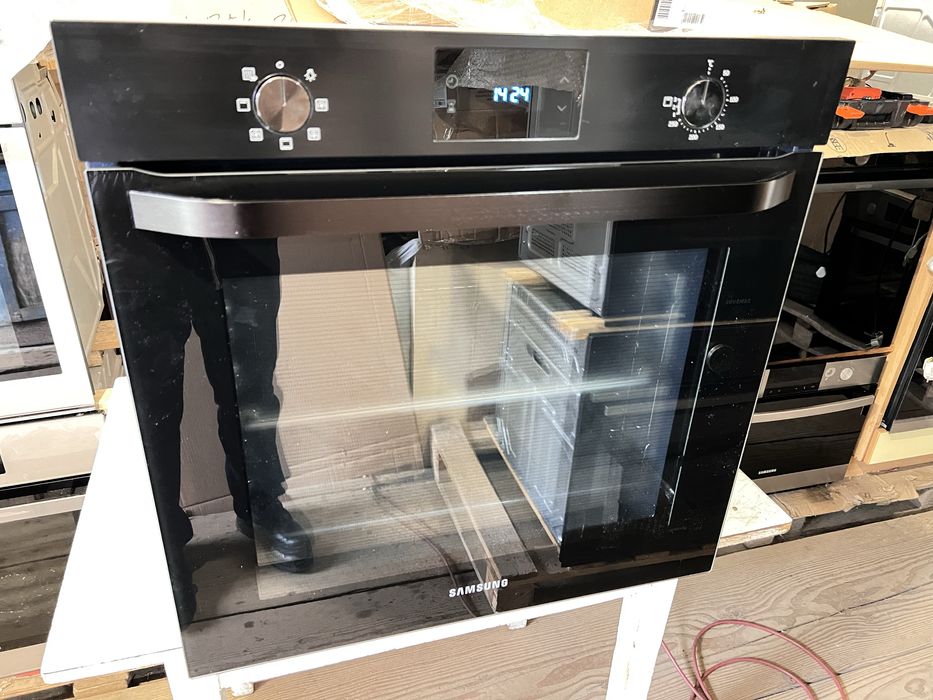 Духовка чорна Samsung (Малайзія)