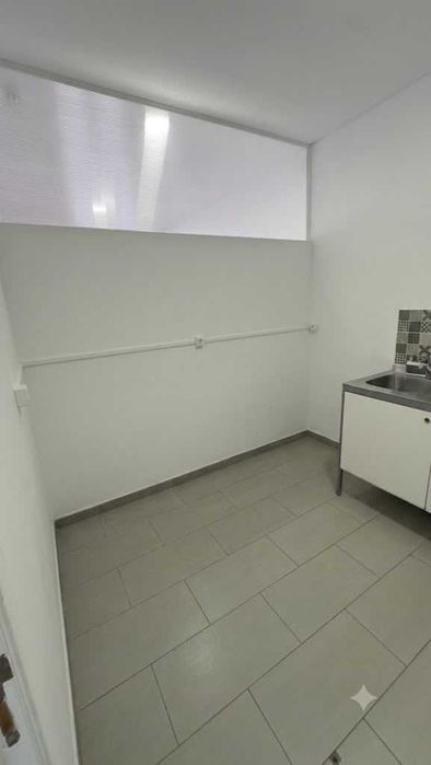 Escritório privativo integrado num espaço empresarial – centro de Setúbal