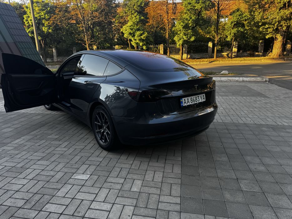 Продам TESLA 3 LONG RANGE 2018