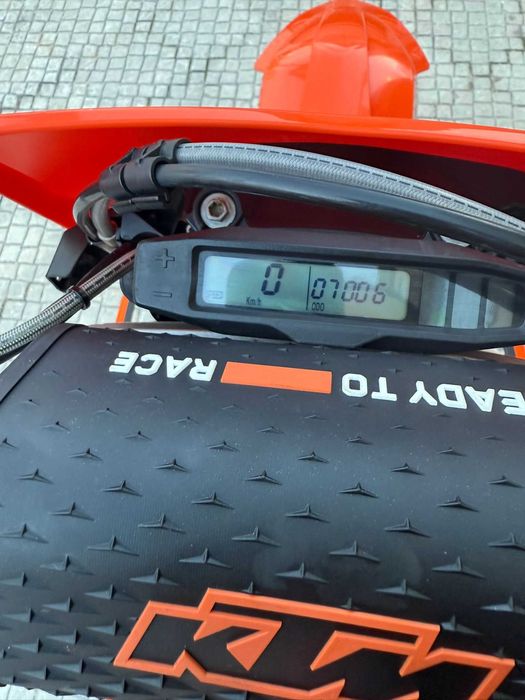 KTM 300 TBI modelo de 2024