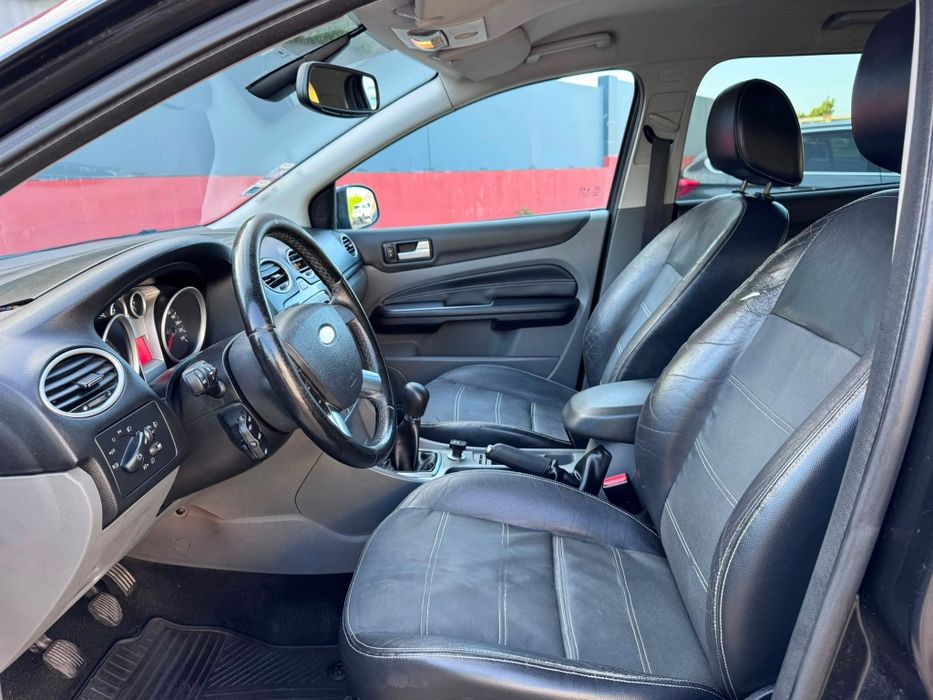 Ford focus titanium bom estado
