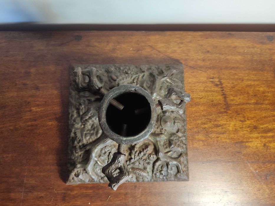 Żeliwny stojak pod choinkę z około 1900r.