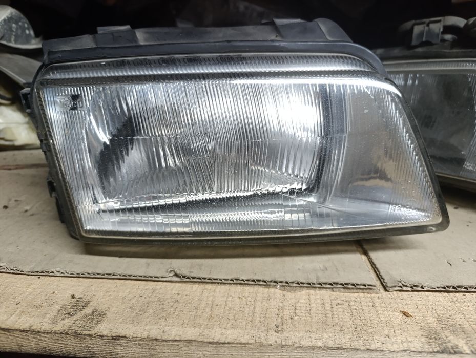 фара права Audi A4 B5