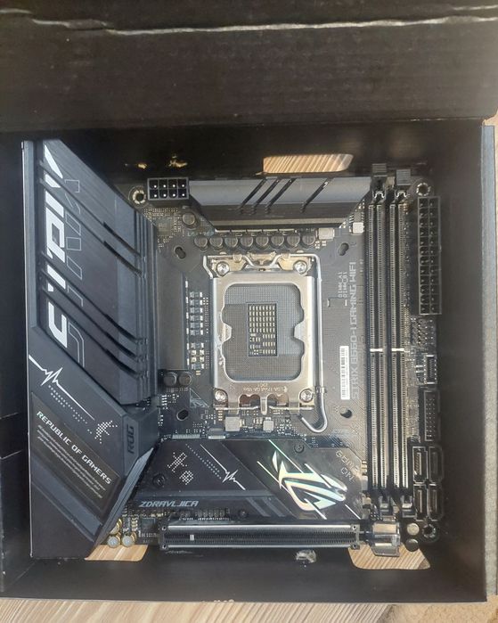 Материнська плата Asus Strix B660i ITX