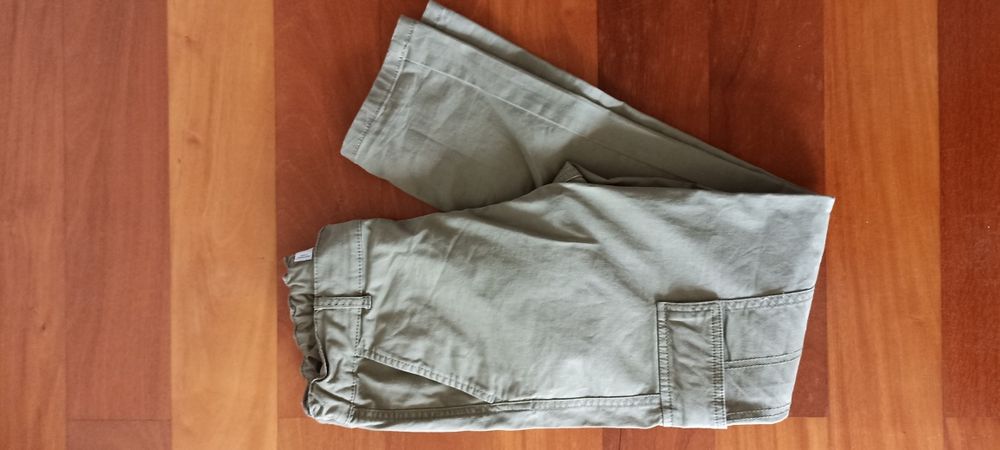 Calças cargo cor caqui, tamanho 12 anos (152cm) da Mango