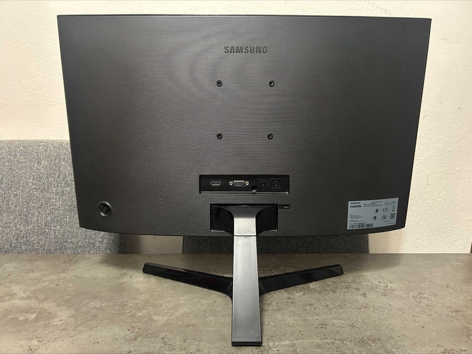 Monitor Samsung 24″ Full HD Curvo – Bom Estado