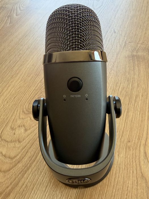 Microfone Blue Yeti Nano - Cinza