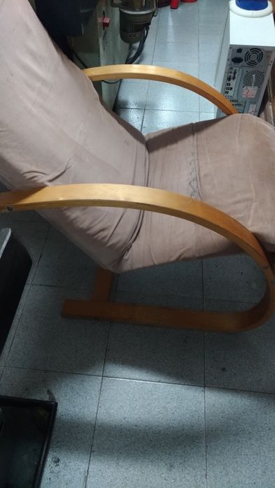 Cadeira de baloiço em Madeira , Ótima para Relaxar com Têxtil Creme