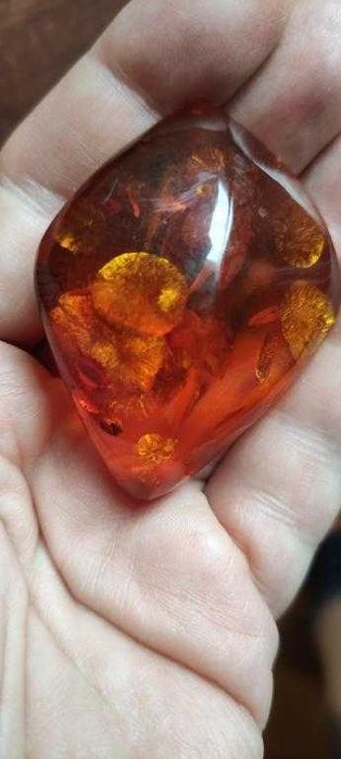 Янтарная брошь ,большая и очень красивая ,Балтийский янтарь