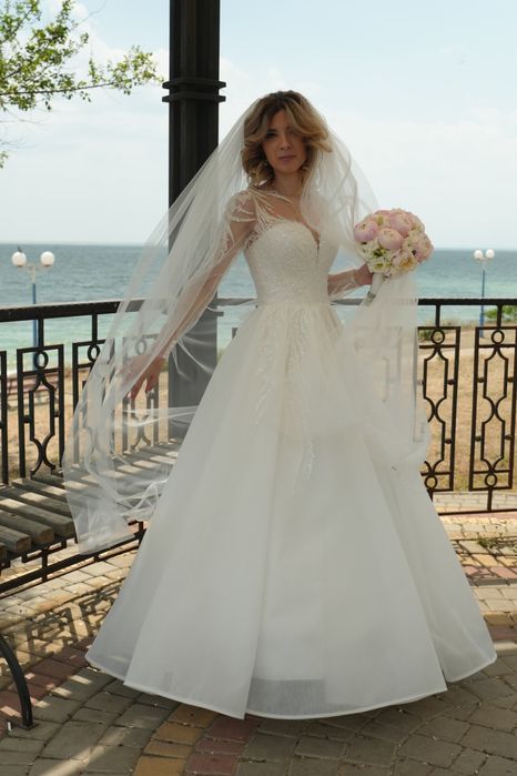 Шикарное свадебное платье