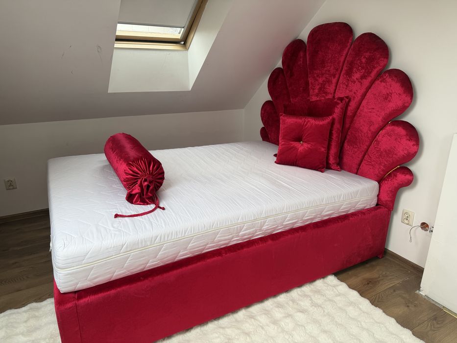 Piękne Łóżko z materacem 140 x 200