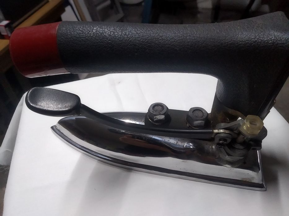 Ferro de abrir costuras só vapor