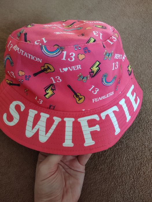 Крута нова панама , Swiftie