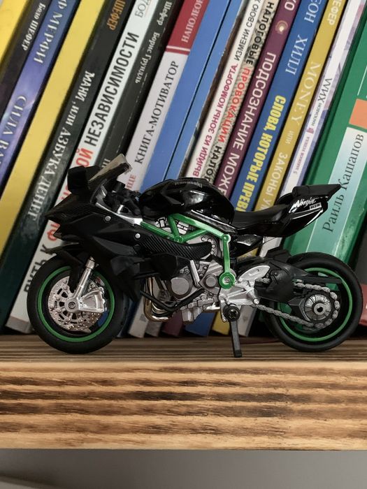 Модель 1/18 мотоцикла kawasaki ninja масштабна модель іграшка