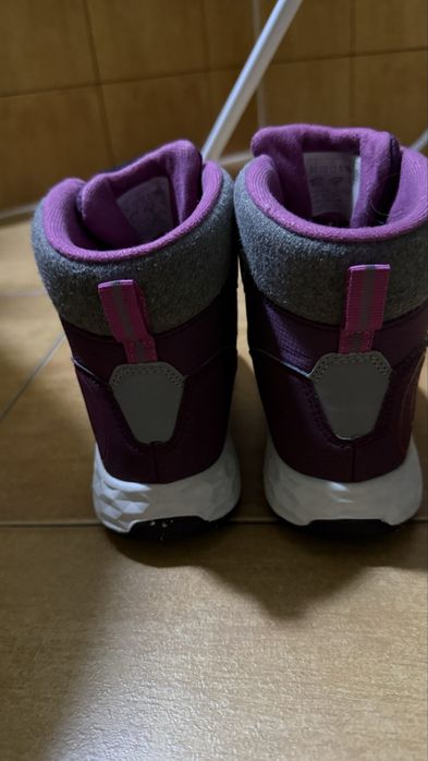 Зимове взуття на дівчинку